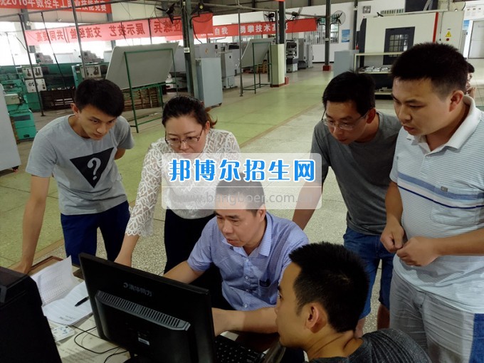 新加坡專家到四川航天高級技工學(xué)校開展精密工程專業(yè)師資培訓(xùn)