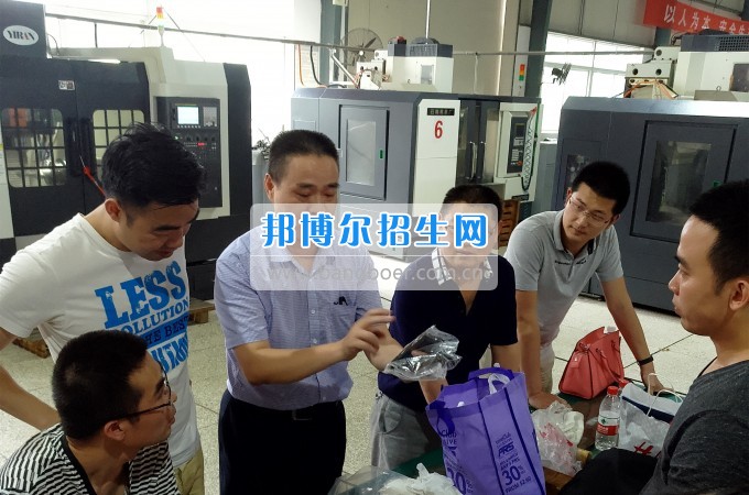 新加坡專家到四川航天高級技工學(xué)校開展精密工程專業(yè)師資培訓(xùn)