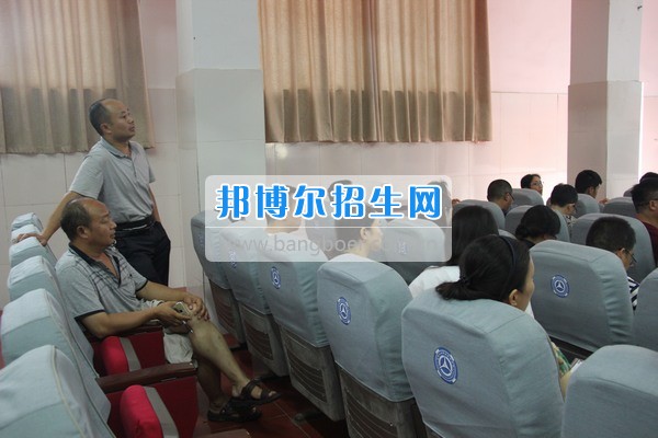 成都汽車(chē)職業(yè)技術(shù)學(xué)校舉行“三屆二次”教代會(huì)