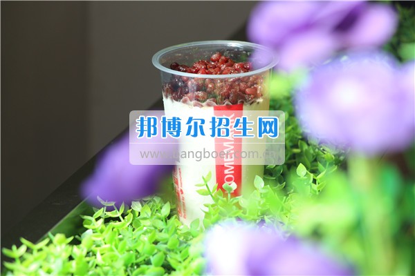 成都希望航空職業(yè)學(xué)校美味冷飲大曝光！據(jù)說(shuō)，正數(shù)第三的是同學(xué)們最喜愛(ài)的冷飲！