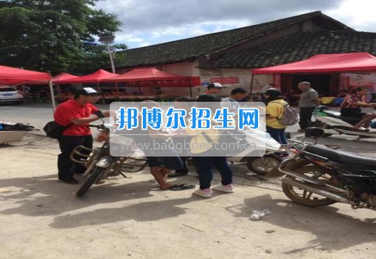 貴州大學科技學院暑期社會實踐服務團好花紅分隊深入九門村、金田村、好花紅村開展禁毒防艾宣傳