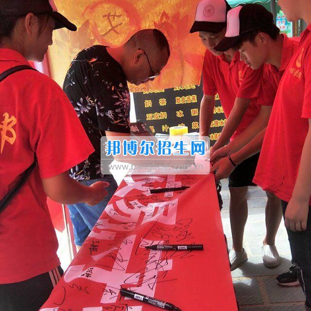 貴州大學科技學院暑期社會實踐服務團好花紅分隊深入九門村、金田村、好花紅村開展禁毒防艾宣傳