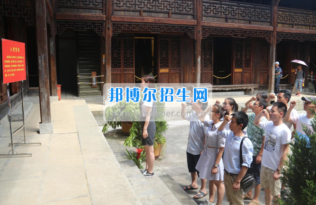黔南民族醫(yī)學高等?？茖W校開展踐行“兩學一做”做到“知行合一”學習