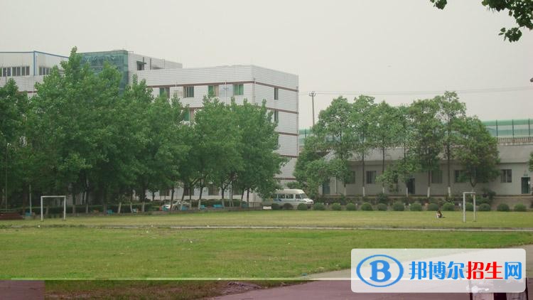 四川省貿易學校招生辦聯(lián)系電話