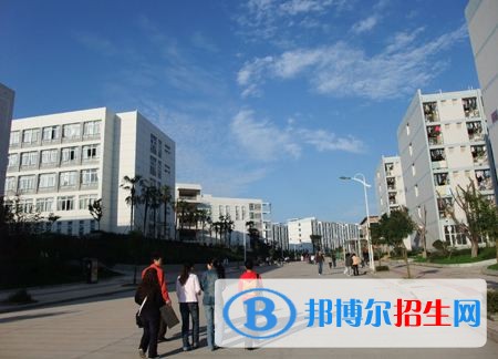 四川機(jī)電高級(jí)技術(shù)學(xué)校2018年報(bào)名條件、招生對(duì)象