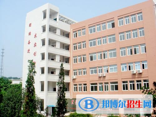 內(nèi)江機電學校2018年報名條件、招生對象