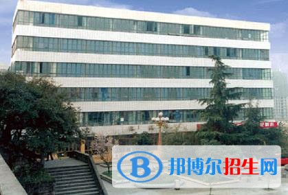 四川省實(shí)用中等專業(yè)學(xué)校2018年報(bào)名條件、招生對象