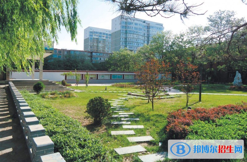 四川省甘孜衛(wèi)生學(xué)校2018年報(bào)名條件、招生對(duì)象