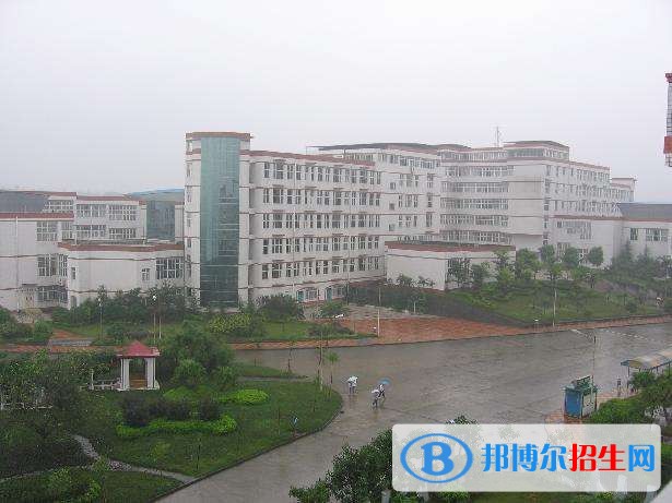 瀘州醫(yī)學(xué)院衛(wèi)生學(xué)校有哪些專業(yè)