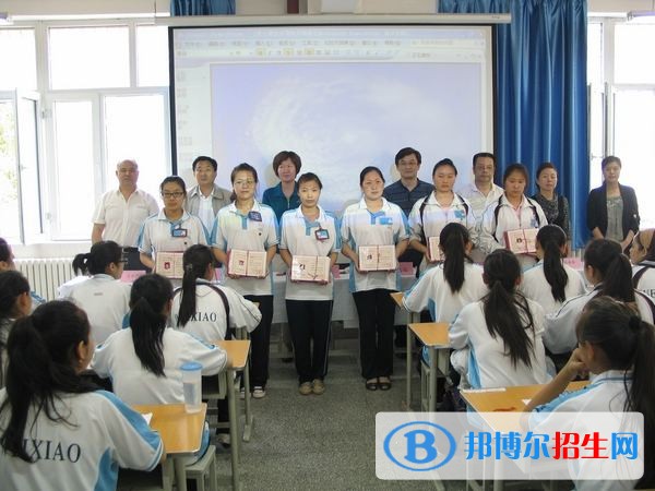 新疆石河子衛(wèi)生學(xué)校2018年報(bào)名條件、招生對(duì)象