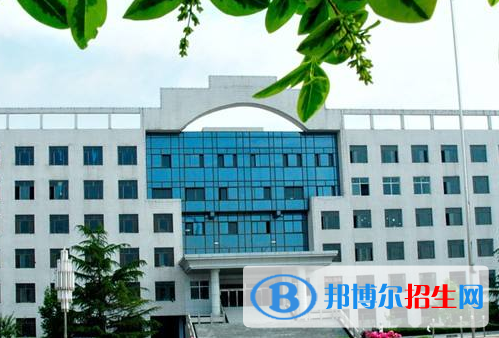 云南省化工高級(jí)技工學(xué)校2018年報(bào)名條件、招生要求