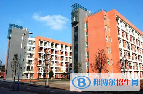 自貢職業(yè)技工學(xué)校2018年報(bào)名條件、招生對(duì)象