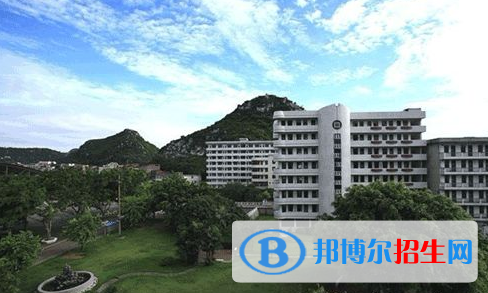 四川省商業(yè)服務技工學校2018年報名條件、招生對象