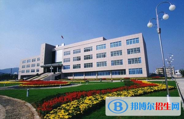 四川現(xiàn)代科技職業(yè)學(xué)校2018年報名條件、招生對象