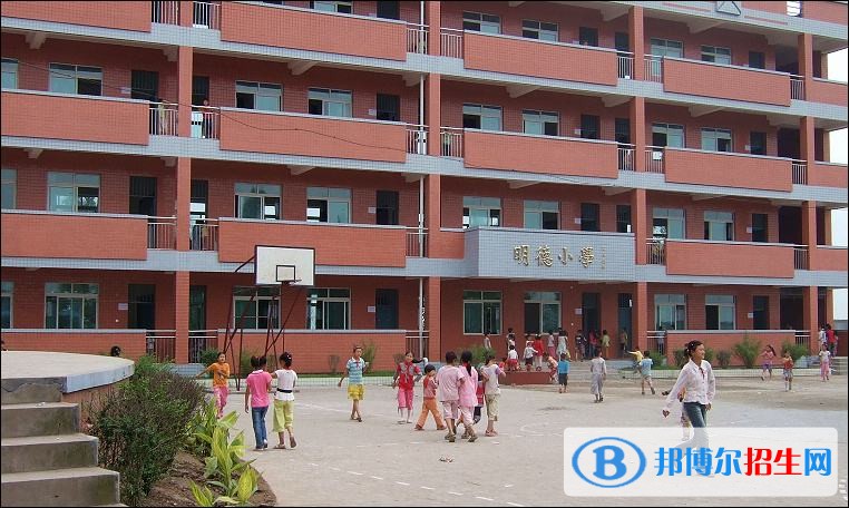 瀘州長江職業(yè)學(xué)校2018年報(bào)名條件、招生對象