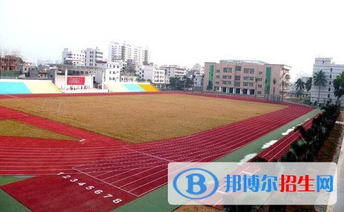 海南第二衛(wèi)生學(xué)校2018年報名條件、招生對象