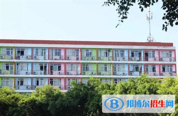 崇州職業(yè)中專學校2018年報名條件、招生對象