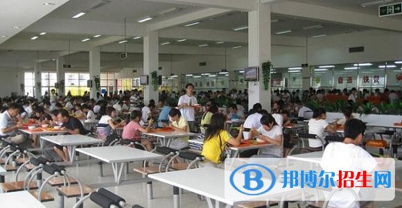 雙流縣華陽(yáng)職業(yè)高級(jí)中學(xué)宿舍條件