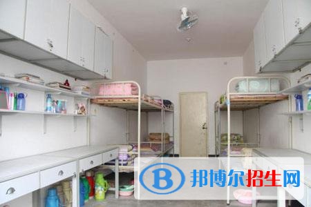 雙流縣華陽(yáng)職業(yè)高級(jí)中學(xué)宿舍條件