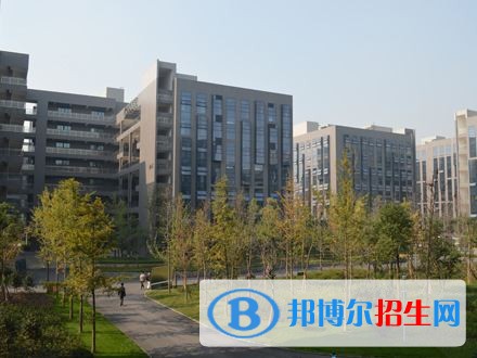 成都武侯高新職業(yè)技術(shù)學(xué)校2018年報(bào)名條件、招生對象