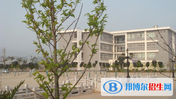 晉寧縣職業(yè)高級中學2018年報名條件、招生對象