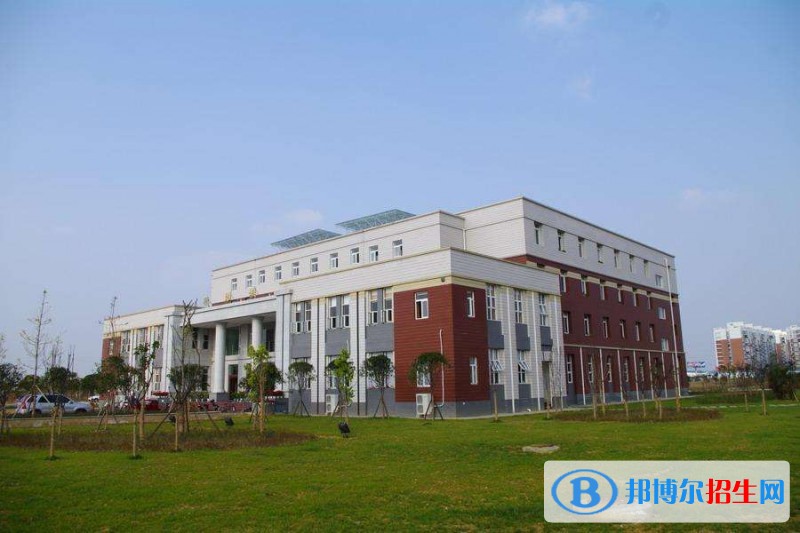 成都工業(yè)職業(yè)技術(shù)學(xué)校2018年報名條件、招生對象
