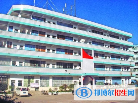 昆明醫(yī)藥職業(yè)技術(shù)學(xué)校2018年報(bào)名條件、招生對(duì)象