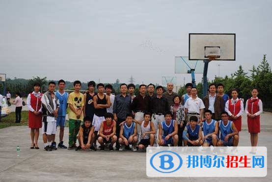 犍為縣職業(yè)高級(jí)中學(xué)2018年報(bào)名條件、招生對(duì)象