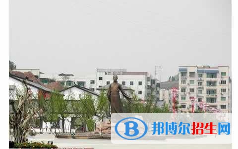 蓬安縣巨龍職業(yè)中學2018年報名條件、招生對象