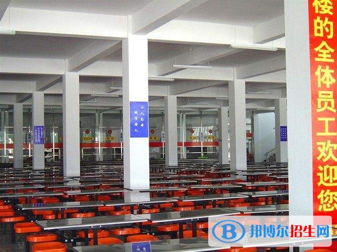 蓬安縣濟渡職業(yè)中學宿舍條件