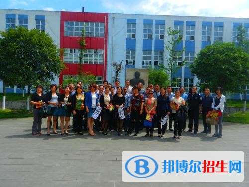 崇州市電子職業(yè)技術(shù)學(xué)校2018年報名條件、招生對象