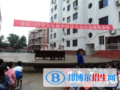 渠縣靜邊職業(yè)中學2018年報名條件、招生對象