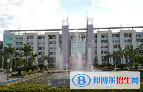 攀枝花衛(wèi)生學(xué)校2018年報(bào)名條件、招生對(duì)象