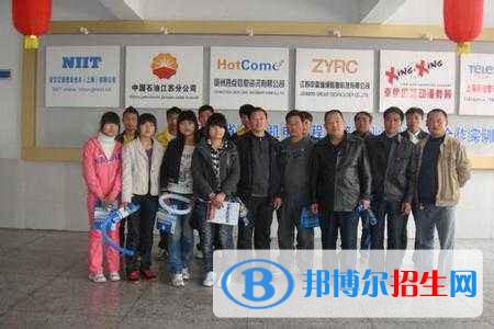 四川省鄰水縣興仁職業(yè)中學(xué)2018年報(bào)名條件、招生對象