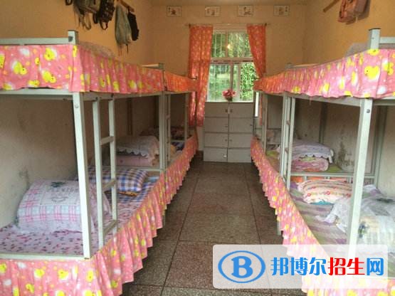 四川省鄰水縣興仁職業(yè)中學(xué)宿舍條件