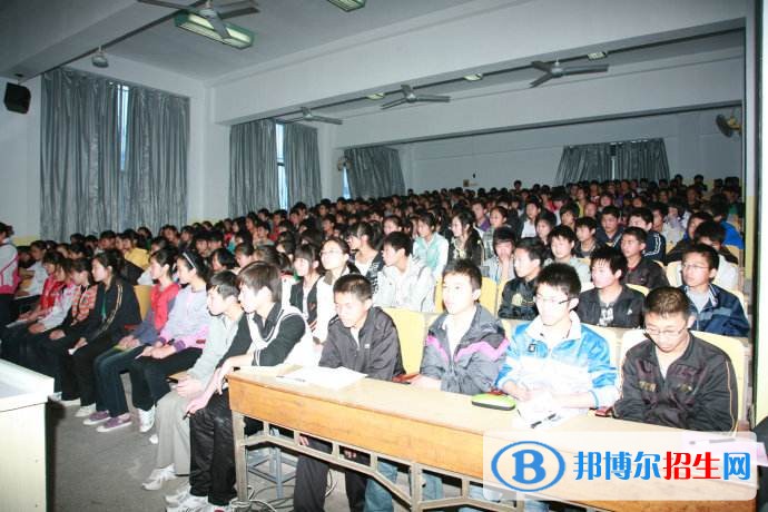 石家莊華強(qiáng)鐵路工程中等專業(yè)學(xué)校2018年報(bào)名條件、招生對(duì)象