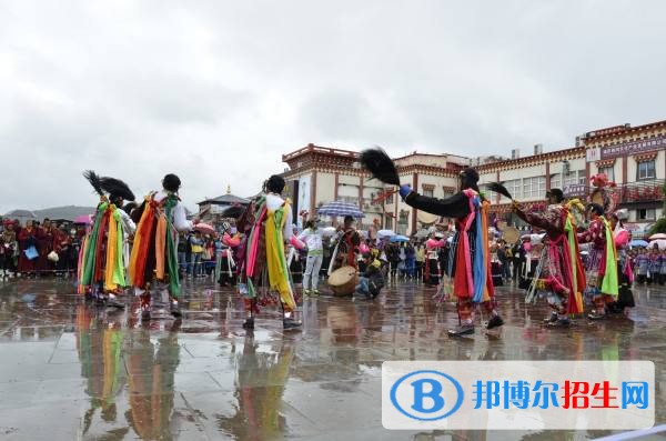 迪慶州民族中等專業(yè)學(xué)校2018年報名條件、招生對象
