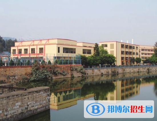 迪慶州民族中等專業(yè)學校招生辦聯(lián)系電話