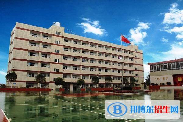 邯鄲工程高級(jí)技工學(xué)校2018年報(bào)名條件、招生對(duì)象