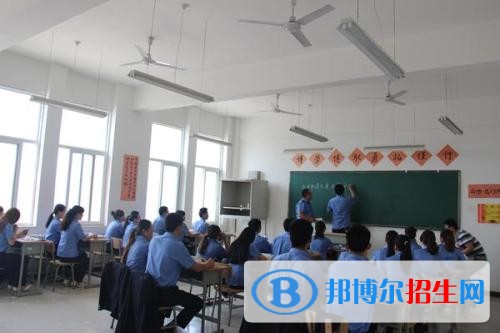 西安鐵路成人中等衛(wèi)生學(xué)校2018年報(bào)名條件、招生對(duì)象