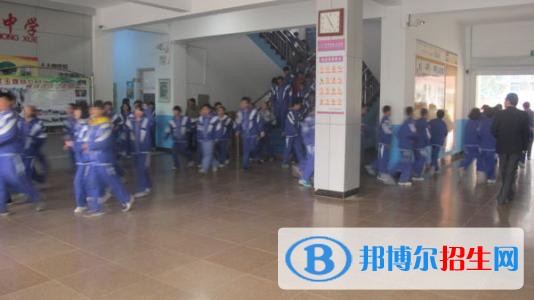 邯鄲輕化職工中專(zhuān)招生辦聯(lián)系電話(huà)