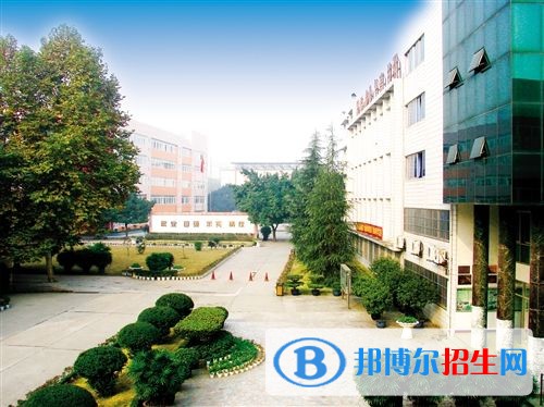 北京東城區(qū)職業(yè)教育中心學校2018年報名條件、招生對象