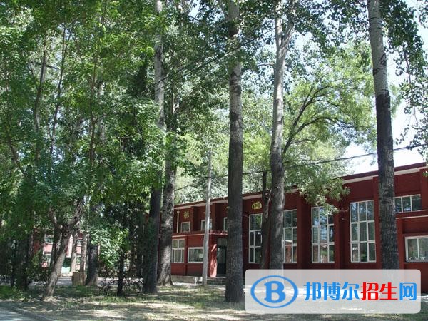 北京二輕工業(yè)學(xué)校2018年報名條件、招生對象