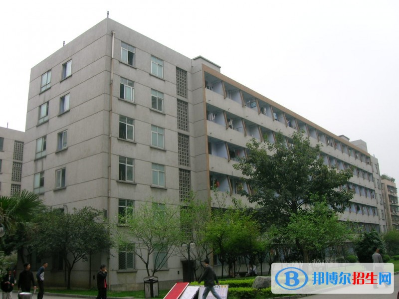 青島電子信息技術(shù)學(xué)校2018年報(bào)名條件、招生對象
