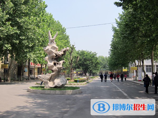 山東淄博工業(yè)學(xué)校2018年報(bào)名條件、招生對(duì)象