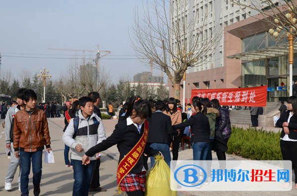 諸城技工學(xué)校2018年報名條件、招生對象