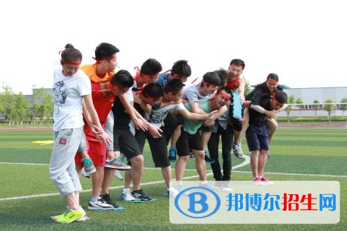 重慶公共運(yùn)輸職業(yè)學(xué)院?jiǎn)握泻?jiǎn)章