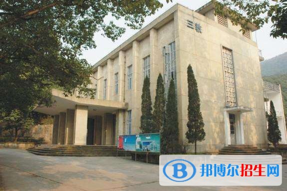 重慶人文科技學(xué)院?jiǎn)握泻?jiǎn)章