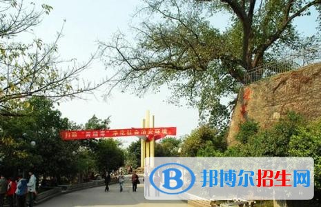 重慶去讀中專學(xué)校學(xué)什么對(duì)以后好一點(diǎn)