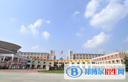 成都中專學(xué)校讀出來是什么文憑